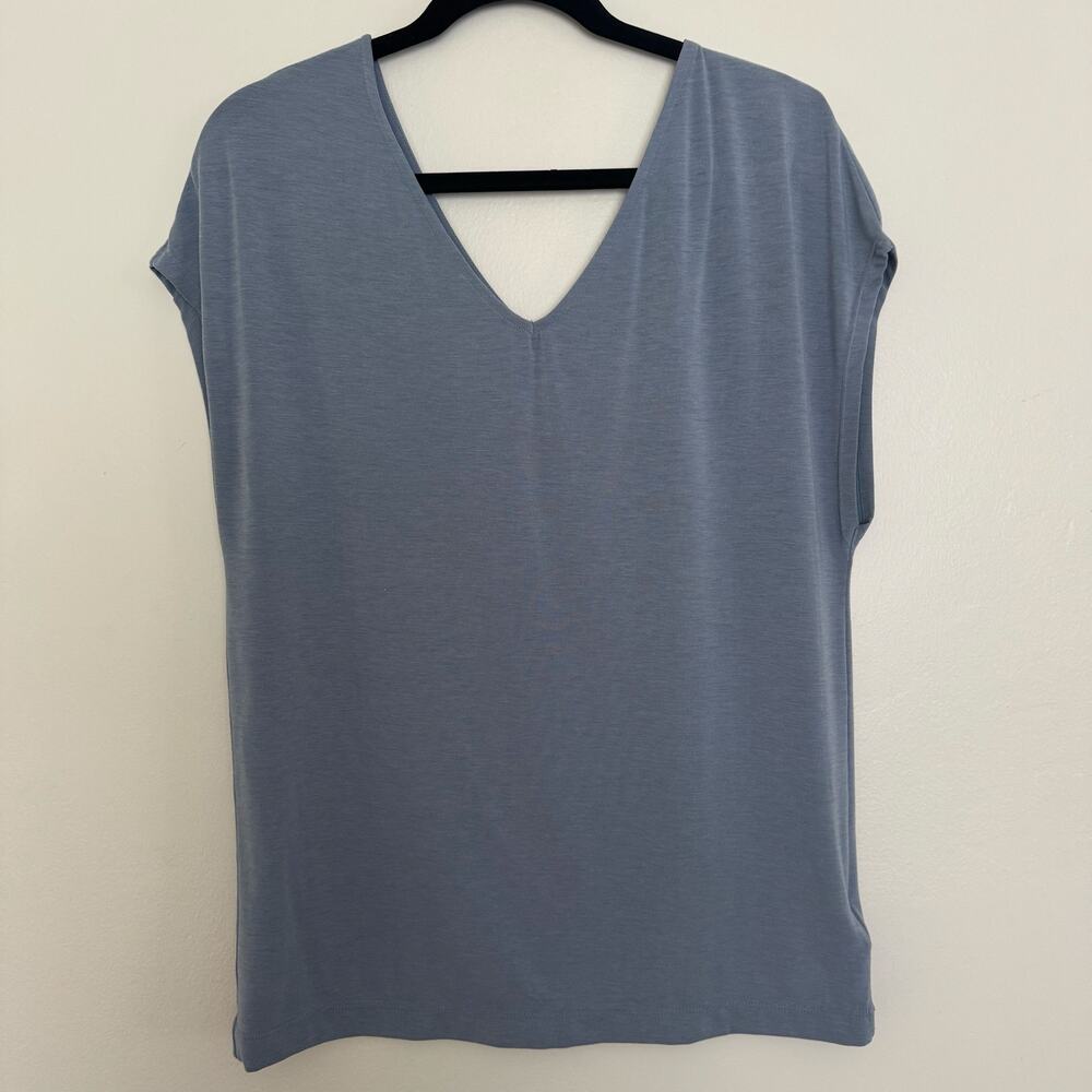 GapFit Breathe Deep V-neck T-Shirt